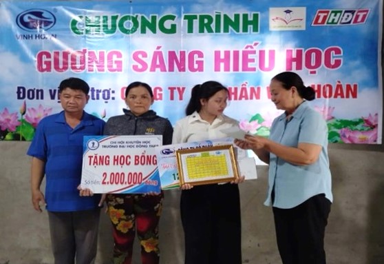 Quỹ Khuyến học Nguyễn Sinh Sắc tiếp sức cho sinh vi&ecirc;n vượt kh&oacute; tại x&atilde; Phương Thịnh (Đồng Th&aacute;p) - Ảnh 1.