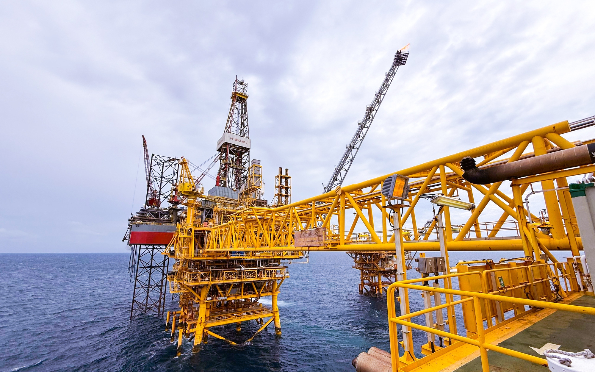 Petrovietnam k&yacute; nhiều hợp đồng mua b&aacute;n dầu kh&iacute; quan trọng - Ảnh 3.