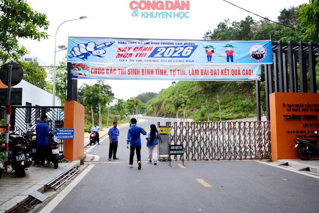 Hơn 19.000 th&iacute; sinh ở L&agrave;o Cai thi m&ocirc;n đầu ti&ecirc;n - Ảnh 4.