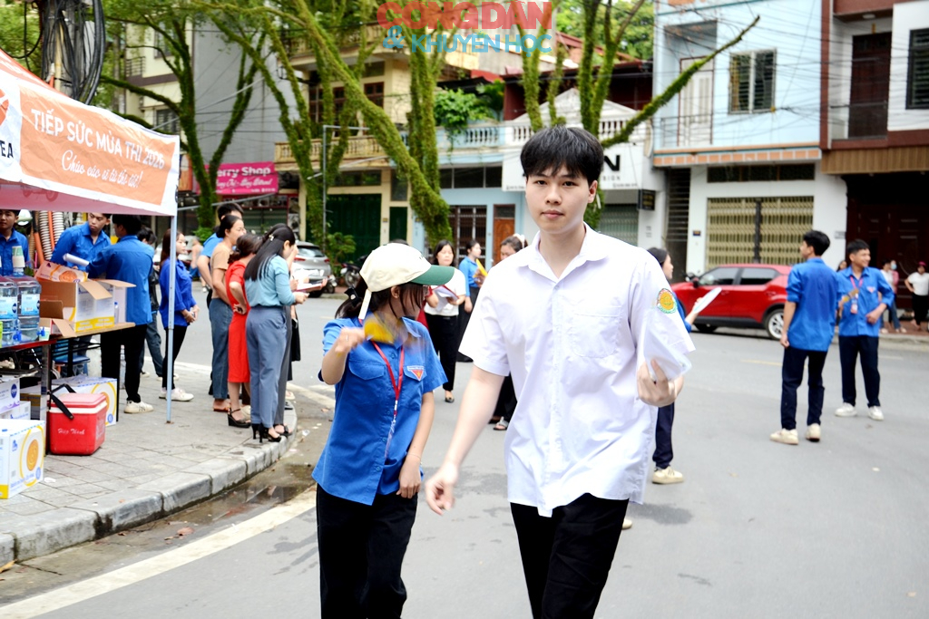 Hơn 19.000 th&iacute; sinh ở L&agrave;o Cai thi m&ocirc;n đầu ti&ecirc;n - Ảnh 5.