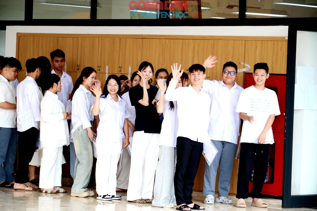 Hơn 19.000 th&iacute; sinh ở L&agrave;o Cai thi m&ocirc;n đầu ti&ecirc;n - Ảnh 7.