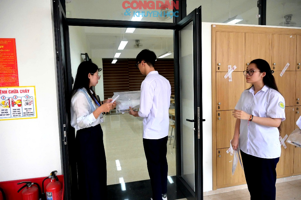 Hơn 19.000 th&iacute; sinh ở L&agrave;o Cai thi m&ocirc;n đầu ti&ecirc;n - Ảnh 9.