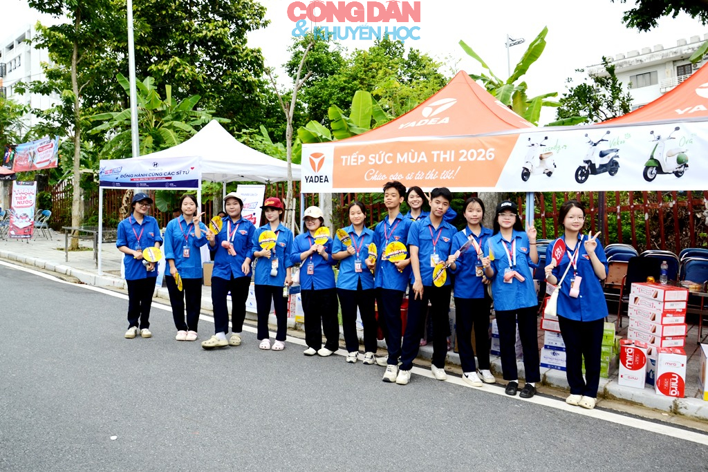 Hơn 19.000 th&iacute; sinh ở L&agrave;o Cai thi m&ocirc;n đầu ti&ecirc;n - Ảnh 16.