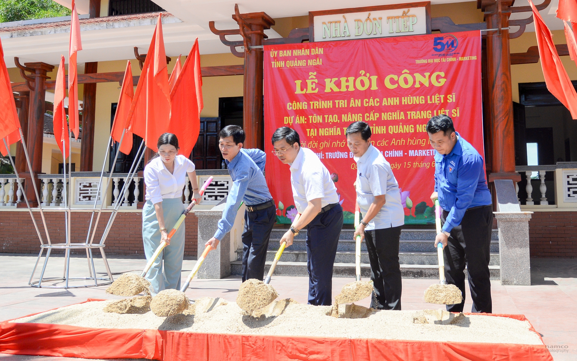 Trường Đại học Tài Chính - Marketing khánh thành công trình tôn tạo tại Nghĩa trang Liệt sĩ Quảng Ngãi - Ảnh 3.