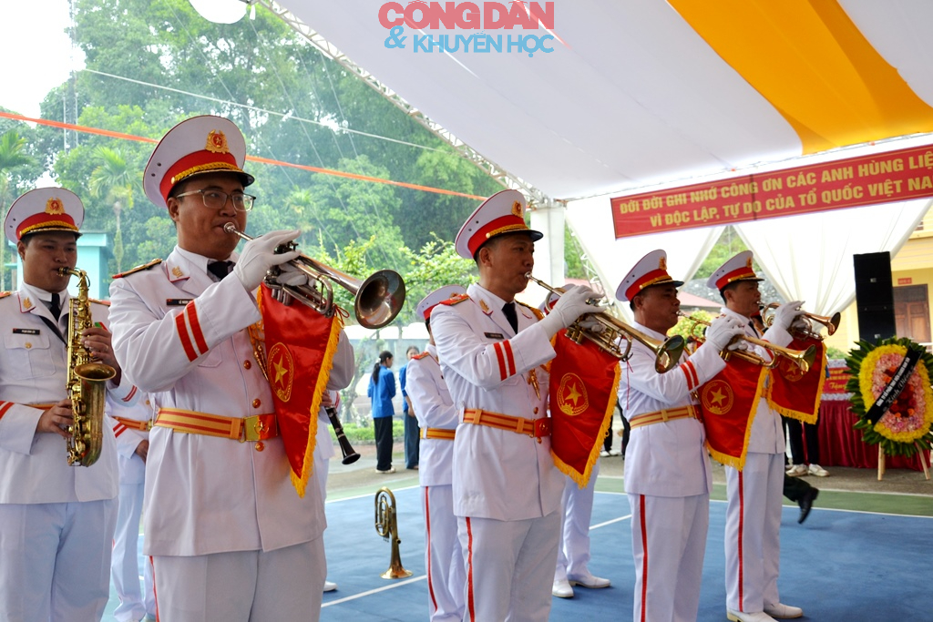 Đón 9 hài cốt liệt sỹ trở về quê hương Bát Xát - Lào Cai - Ảnh 4.