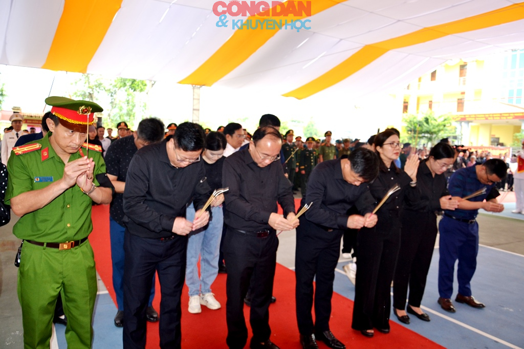 Đón 9 hài cốt liệt sỹ trở về quê hương Bát Xát - Lào Cai - Ảnh 9.
