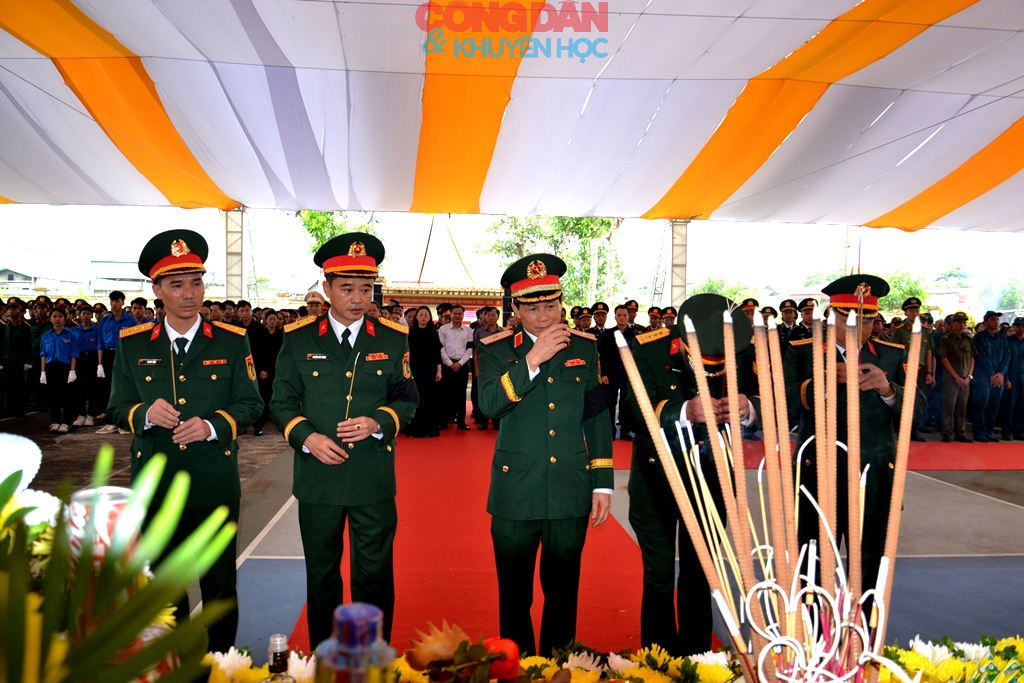 Đón 9 hài cốt liệt sỹ trở về quê hương Bát Xát - Lào Cai - Ảnh 11.