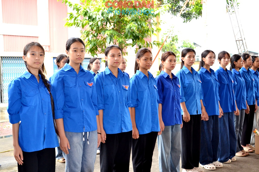 Đón 9 hài cốt liệt sỹ trở về quê hương Bát Xát - Lào Cai - Ảnh 22.