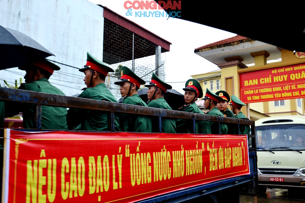 Đón 9 hài cốt liệt sỹ trở về quê hương Bát Xát - Lào Cai - Ảnh 23.