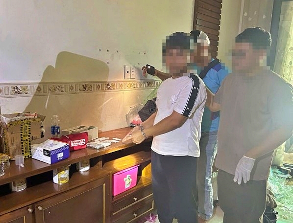 Đồng Nai triệt ph&aacute; đường d&acirc;y mua b&aacute;n ma t&uacute;y li&ecirc;n tỉnh bắt giữ nhiều đối tượng - Ảnh 4.