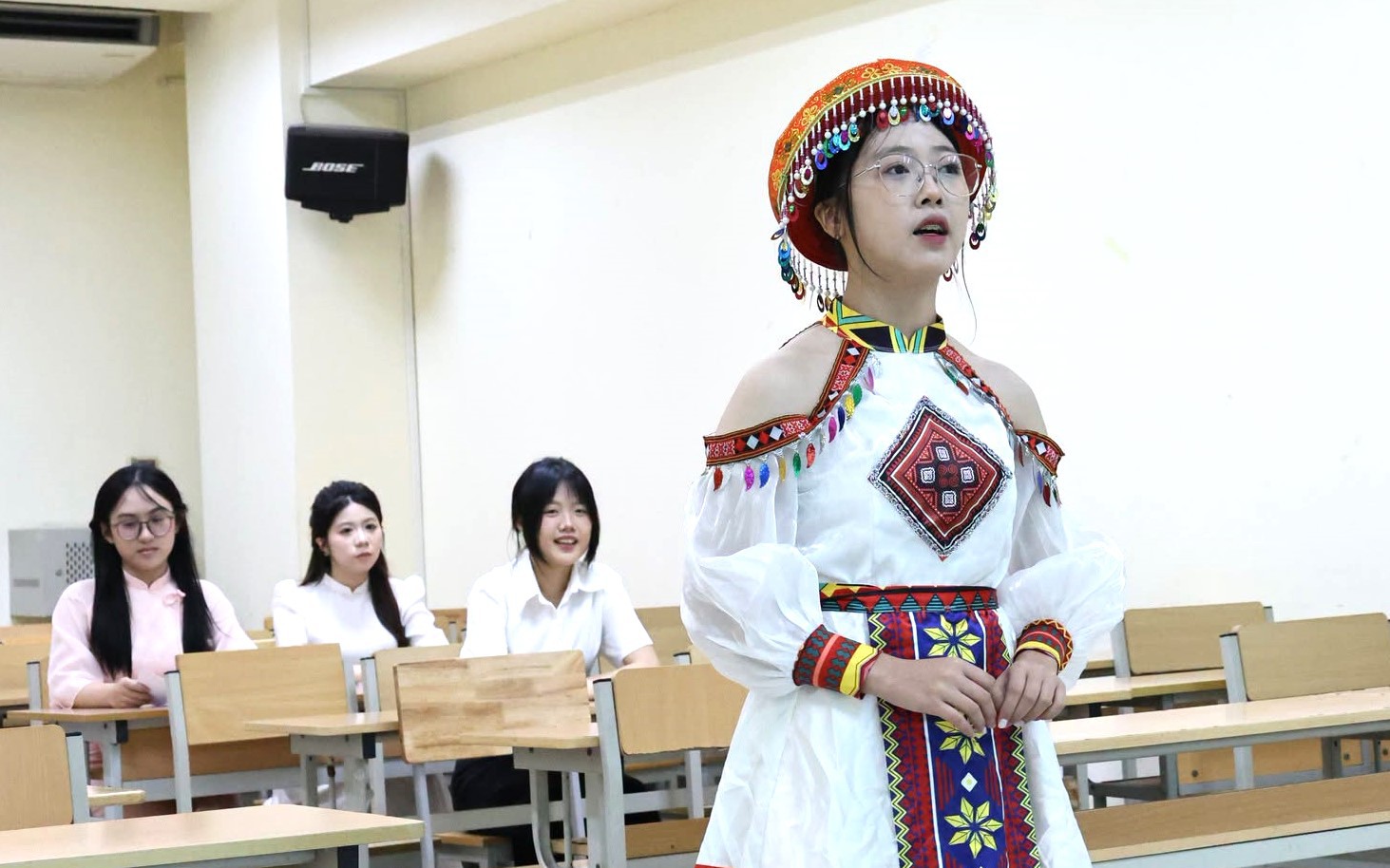 Nhầm lẫn điều kiện xét tuyển đại học và tốt nghiệp: Bài học từ 147 hồ sơ bị loại tại Trường Đại học Hà Nội - Ảnh 2.