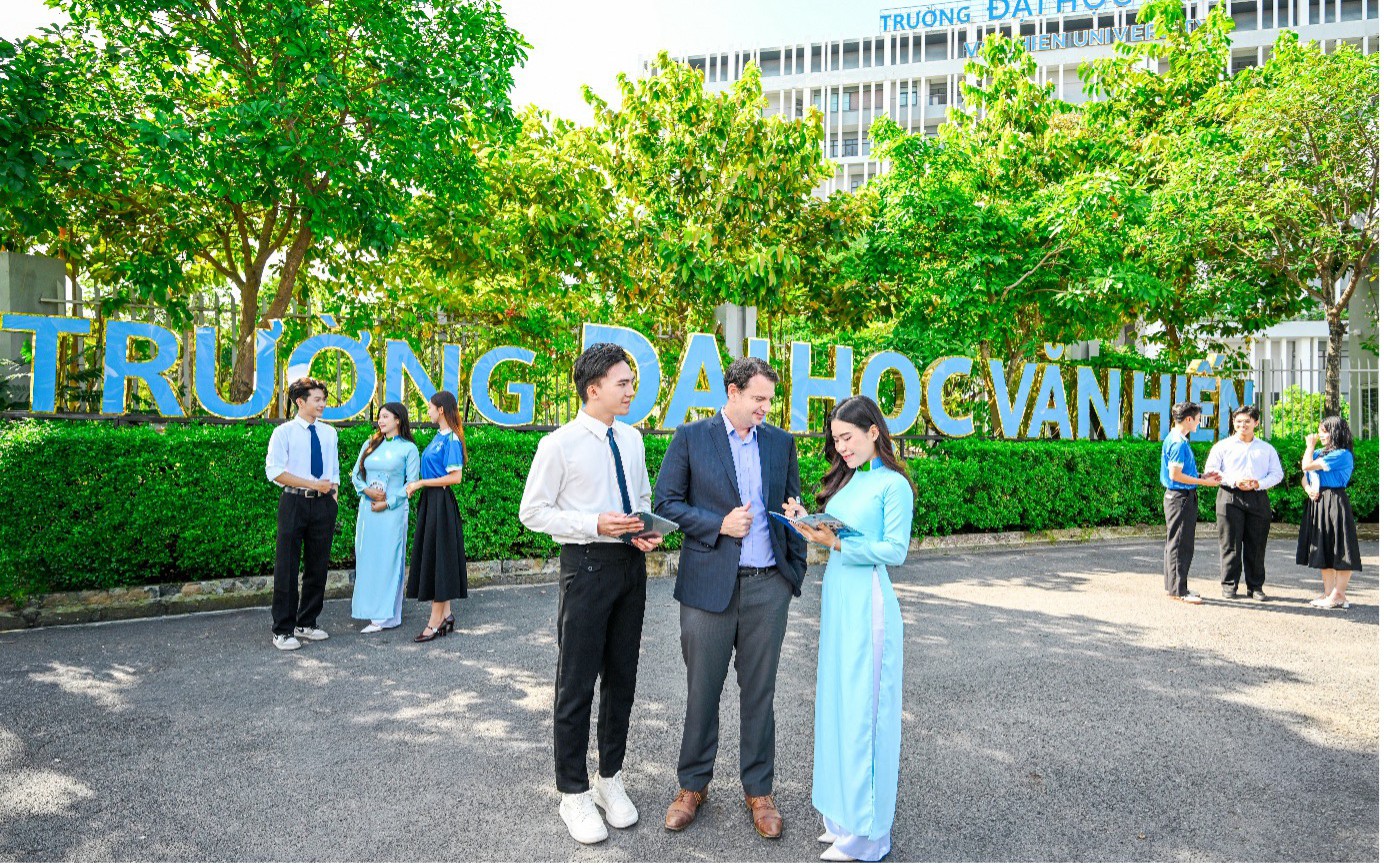 Trường Đại học Văn Hiến: Sinh vi&ecirc;n thực tập c&oacute; lương ngay từ năm thứ hai, tuyển sinh bổ sung 43 ng&agrave;nh đ&agrave;o tạo - Ảnh 4.