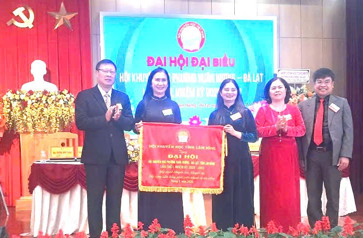 Đại hội Khuyến học phường Xu&acirc;n Hương - Đ&agrave; Lạt từng bước x&acirc;y dựng những c&ocirc;ng d&acirc;n số học tập - Ảnh 1.