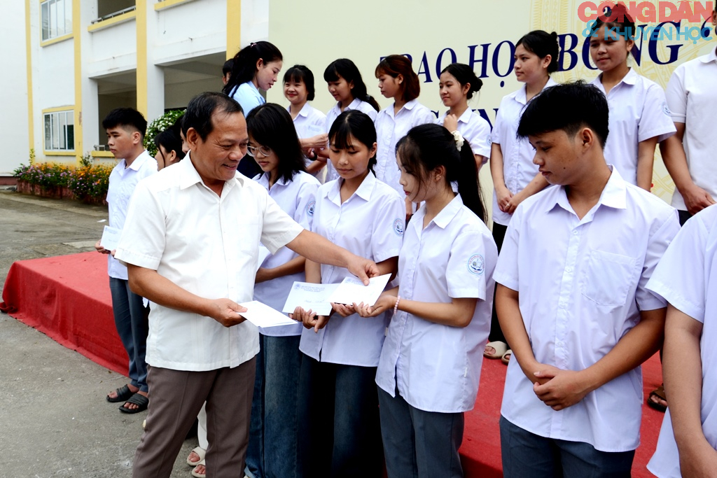 L&agrave;o Cai đẩy mạnh &ldquo;B&igrave;nh d&acirc;n học vụ số&rdquo;, x&acirc;y dựng danh hiệu &ldquo;C&ocirc;ng d&acirc;n học tập&rdquo; trong thời kỳ chuyển đổi số - Ảnh 13.