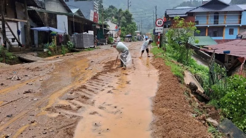 Lào Cai: Mưa lớn làm hỏng hàng trăm nhà ở, vùi lấp nhiều hoa màu, cây trồng vật nuôi của người dân - Ảnh 3.