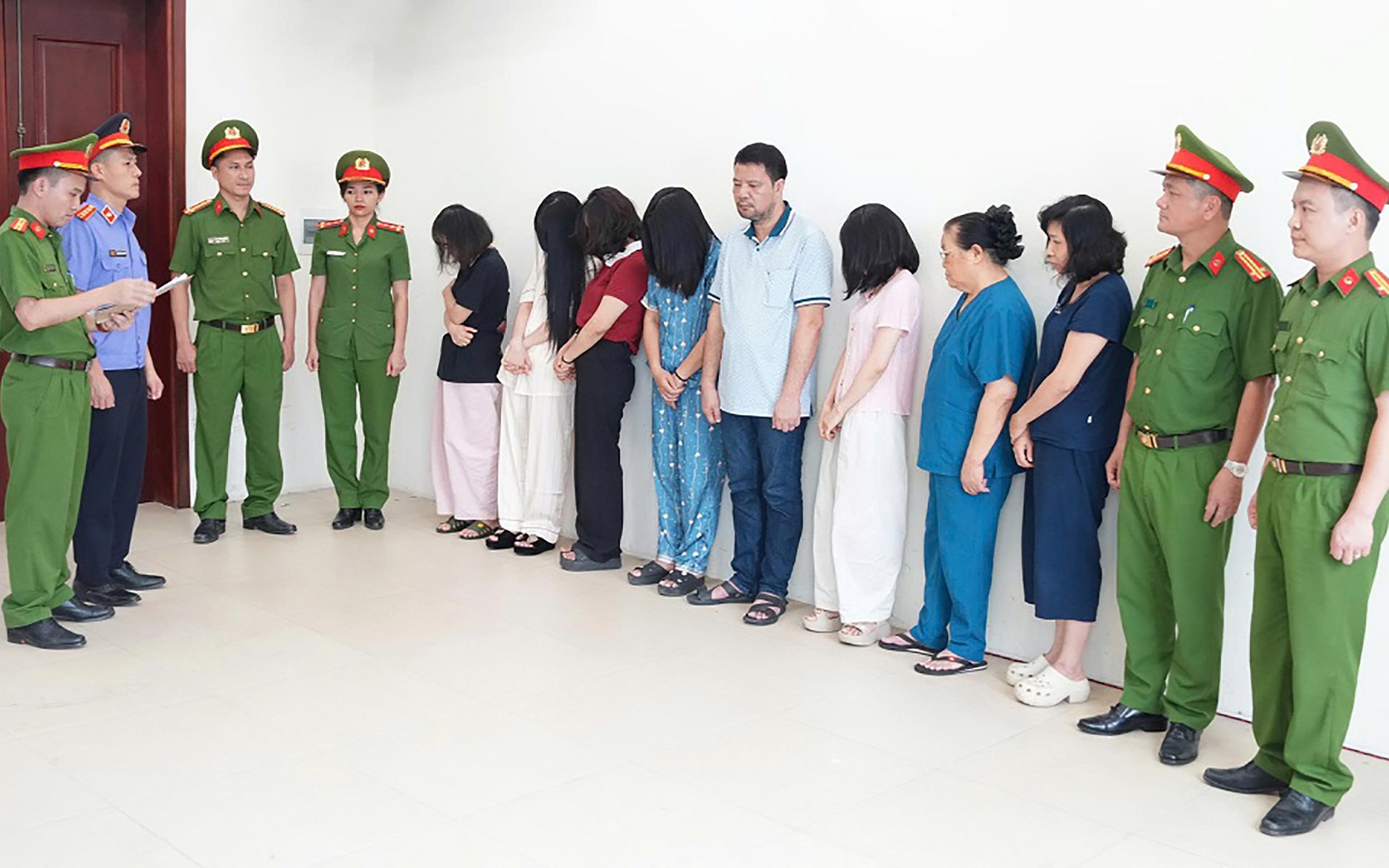 Sở Y tế Nghệ An thông tin về quá trình kiểm tra, xử lí phòng khám "vẽ bệnh" lừa khách hàng - Ảnh 2.