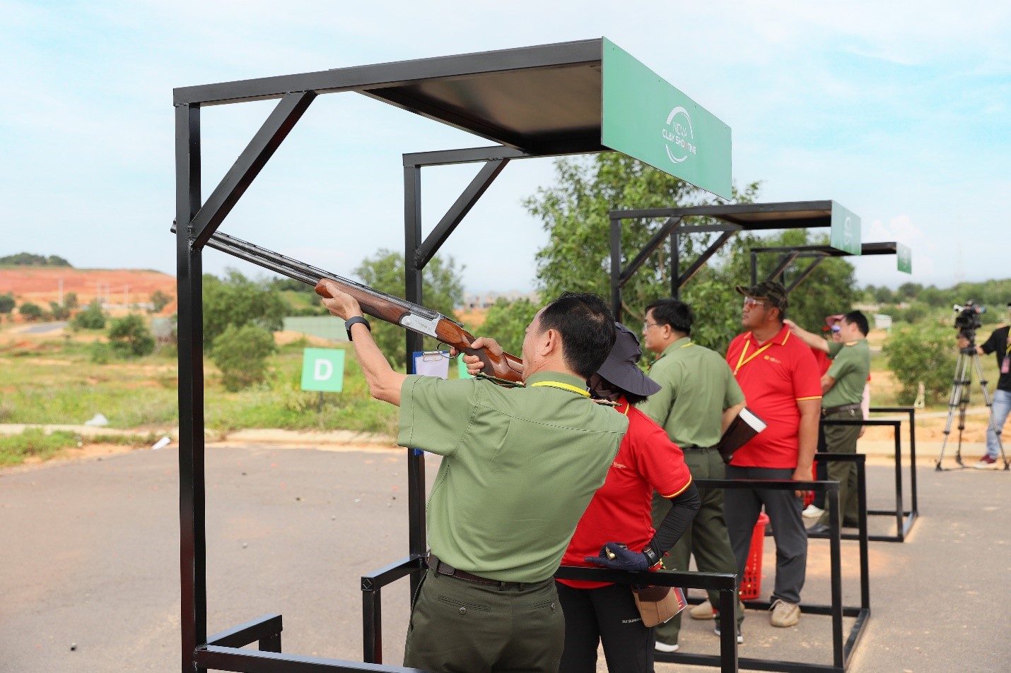 Lần đầu ti&ecirc;n thi đấu bắn s&uacute;ng đĩa bay v&agrave;o ban đ&ecirc;m tại Việt Nam - Ảnh 3.