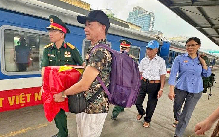 C&ocirc;ng ty Cổ phần Vận tải đường sắt: H&agrave;nh tr&igrave;nh tri &acirc;n đưa c&aacute;c anh h&ugrave;ng liệt sĩ trở về qu&ecirc; hương - Ảnh 2.
