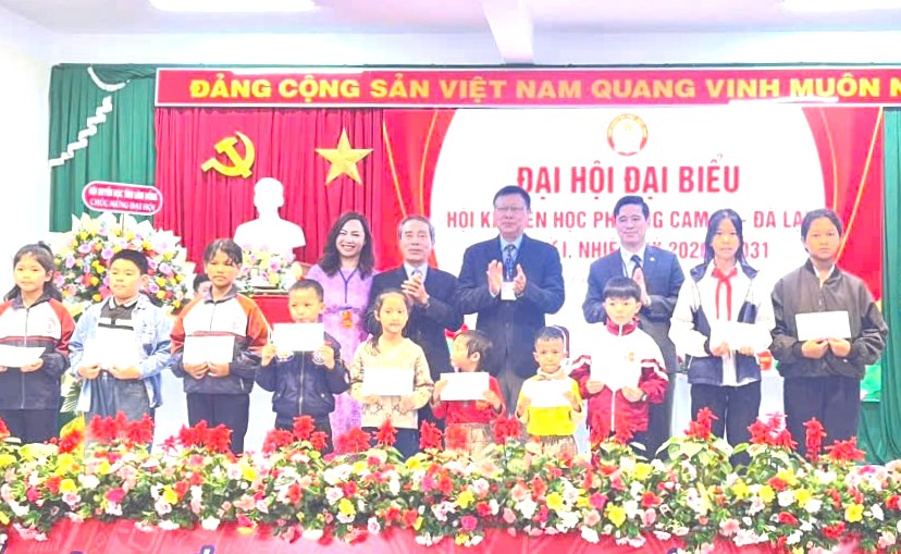 Phường Cam Ly - Đà Lạt khơi dậy sức mạnh toàn dân chăm lo sự nghiệp khuyến học, khuyến tài - Ảnh 1.