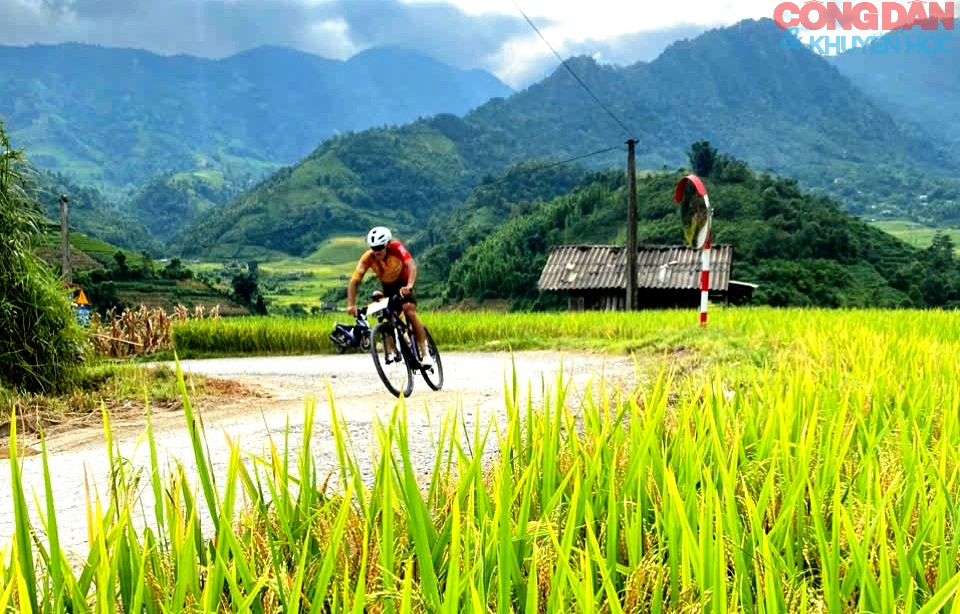 S&ocirc;i động đường đua giữa m&acirc;y ng&agrave;n v&agrave; s&oacute;ng l&uacute;a v&agrave;ng Mường Bo - Ảnh 9.
