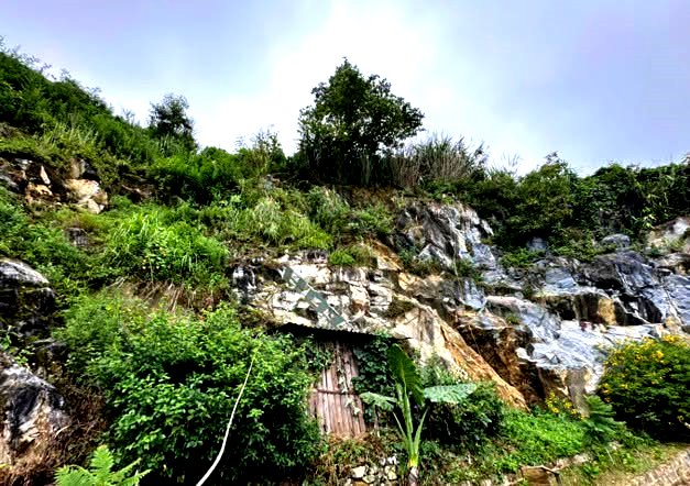Th&aacute;o dỡ tượng b&aacute;n th&acirc;n nữ thần tự do v&agrave; 1 số m&ocirc; h&igrave;nh m&ocirc; phỏng tại điểm tham quan du lịch Sa Pa - Ảnh 3.