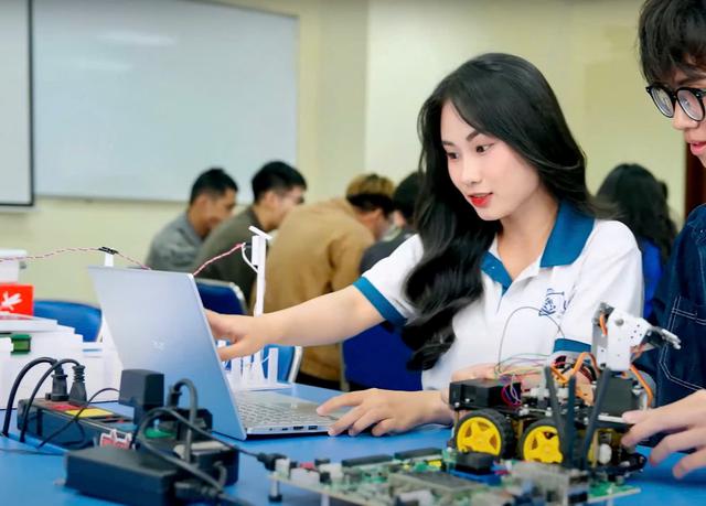Đề xuất x&eacute;t học bổng Ch&iacute;nh phủ tốp 30% th&iacute; sinh xuất sắc theo từng nh&oacute;m ng&agrave;nh đ&agrave;o tạo then chốt  - Ảnh 1.
