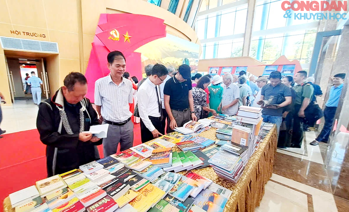 Văn học - Nghệ thuật Lào Cai hướng về nhân dân, gìn giữ bản sắc trong đời sống mới - Ảnh 8.