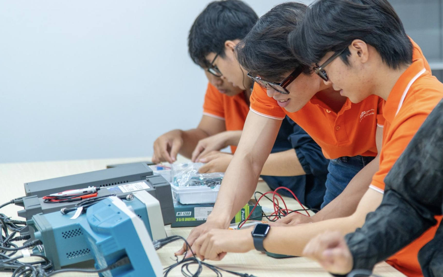 Quy định chuẩn nghề nghiệp, bổ nhiệm, xếp lương đối với gi&aacute;o vi&ecirc;n trung học nghề - Ảnh 2.
