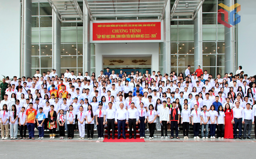 B&iacute; thư Tỉnh ủy Quảng Ninh gửi gắm nhiều kỳ vọng tới thế hệ trẻ trước thềm năm học mới - Ảnh 5.
