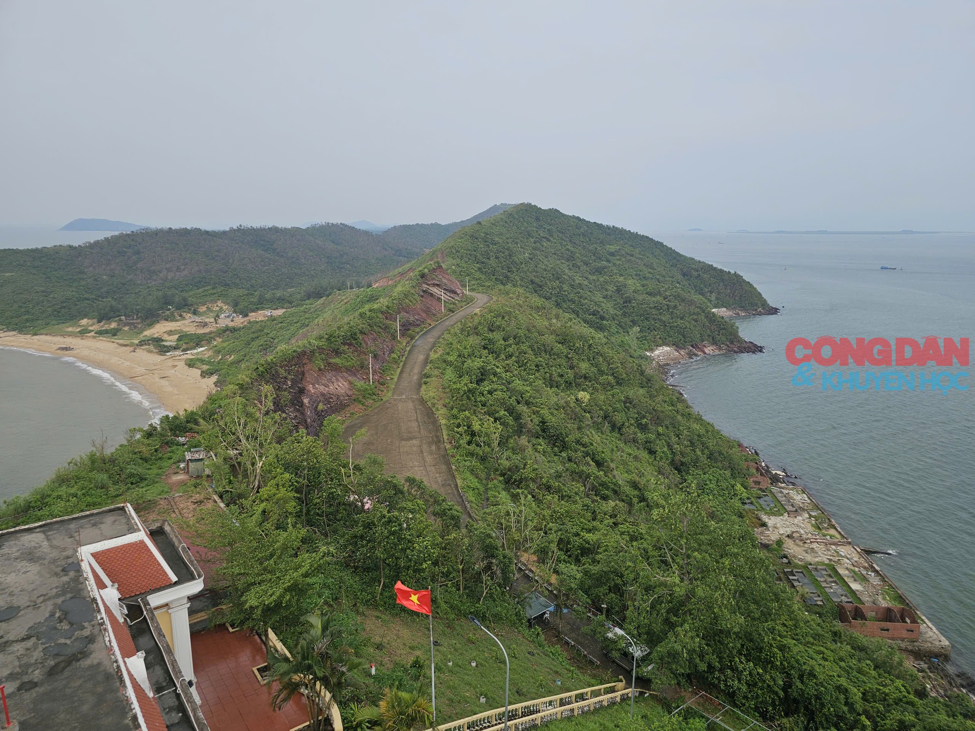 Khám phá hải đăng Vĩnh Thực, "mắt thần" của biển đảo Đông Bắc - Ảnh 2.
