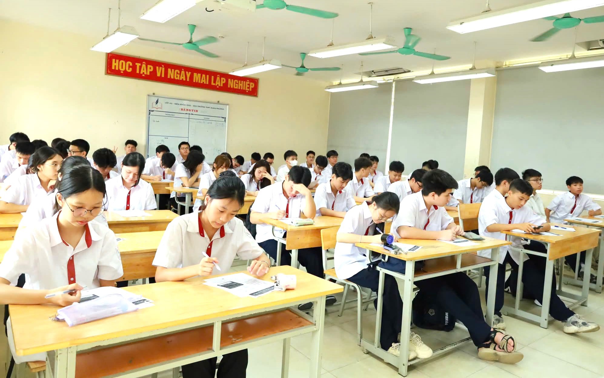 &Aacute;p lực b&aacute;n tr&uacute;: "Kh&eacute;o co" đến bao giờ? - Ảnh 2.