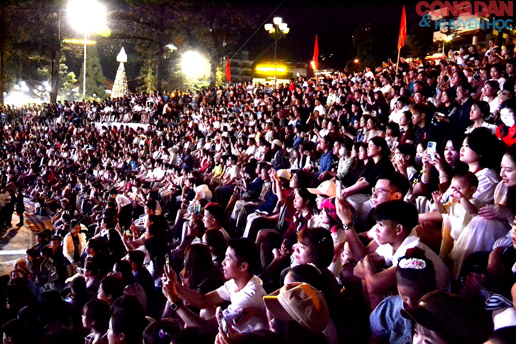 Rực rỡ vũ điệu mùa thu trên sóng lúa vàng Sa Pa - Ảnh 4.