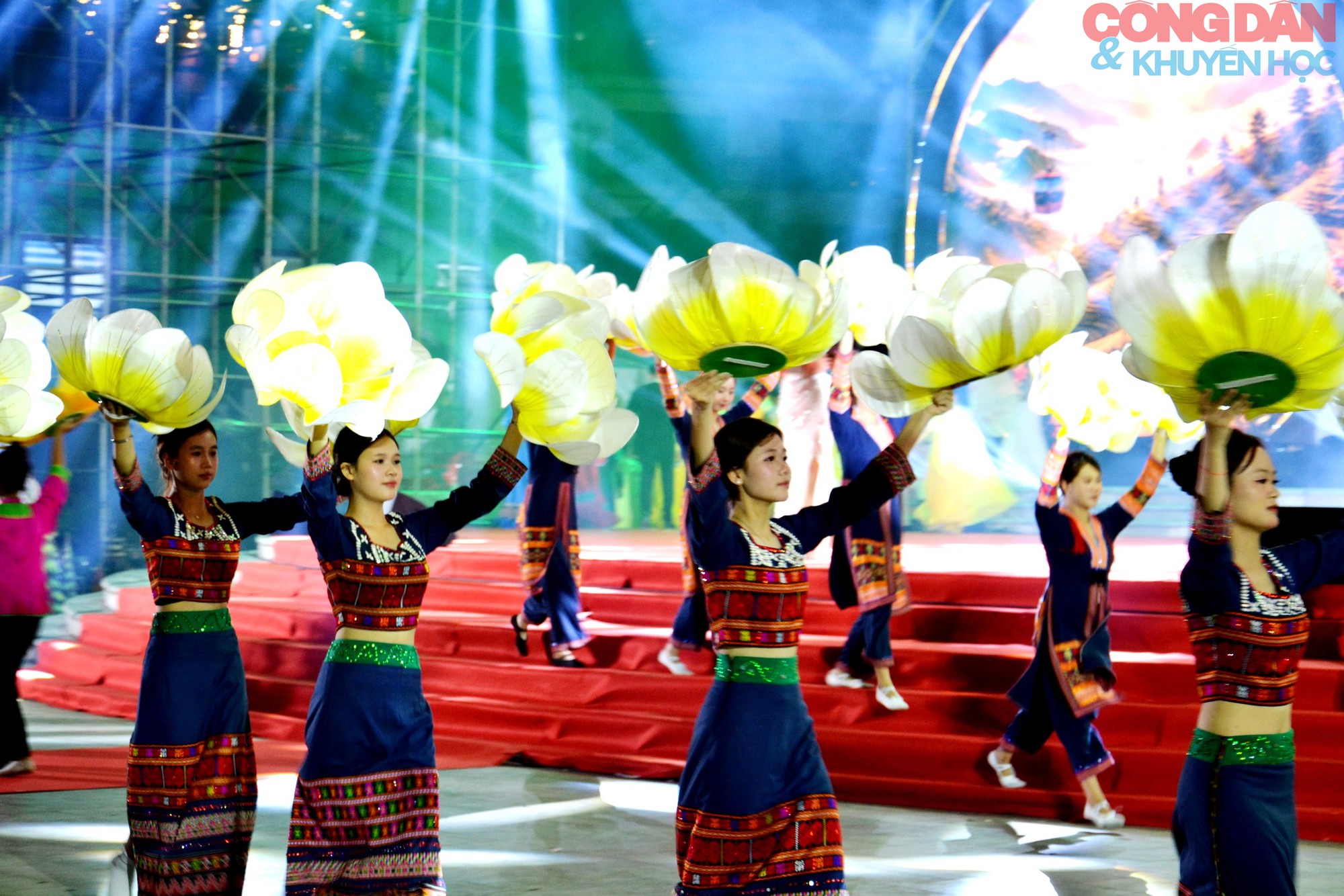 Rực rỡ vũ điệu mùa thu trên sóng lúa vàng Sa Pa - Ảnh 5.