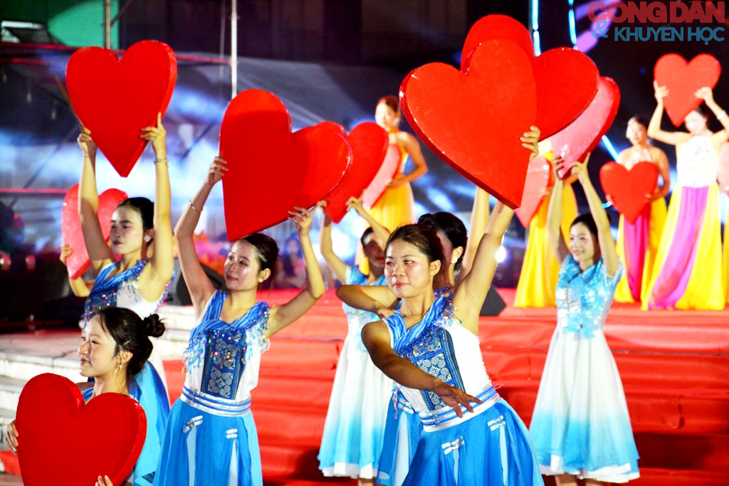 Rực rỡ vũ điệu mùa thu trên sóng lúa vàng Sa Pa - Ảnh 16.
