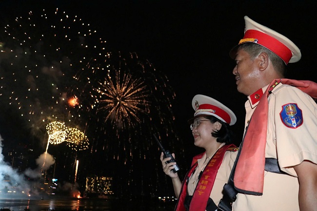 Cảnh s&aacute;t giao th&ocirc;ng, C&ocirc;ng an Th&agrave;nh phố Hồ Ch&iacute; Minh hướng dẫn người d&acirc;n đi lại an to&agrave;n, thuận lợi dịp 2/9 - Ảnh 3.