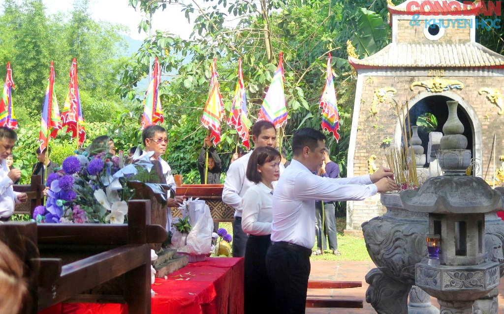 Tưng bừng khai hội đền Nghĩa Đô - Ảnh 2.