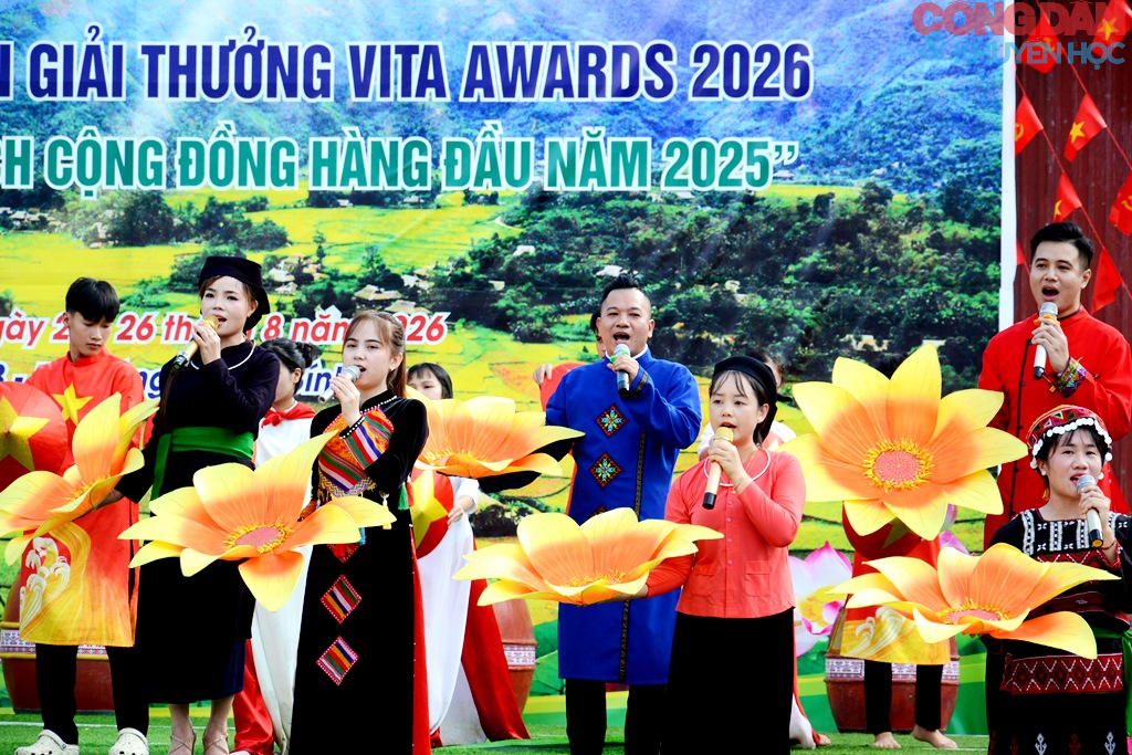 Tưng bừng khai hội đền Nghĩa Đô - Ảnh 8.