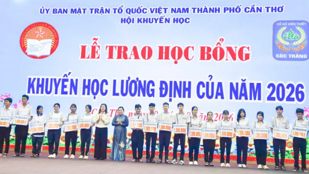 Hội Khuyến học th&agrave;nh phố Cần Thơ phối hợp trao 321 suất học bổng Lương Định Của - Ảnh 2.