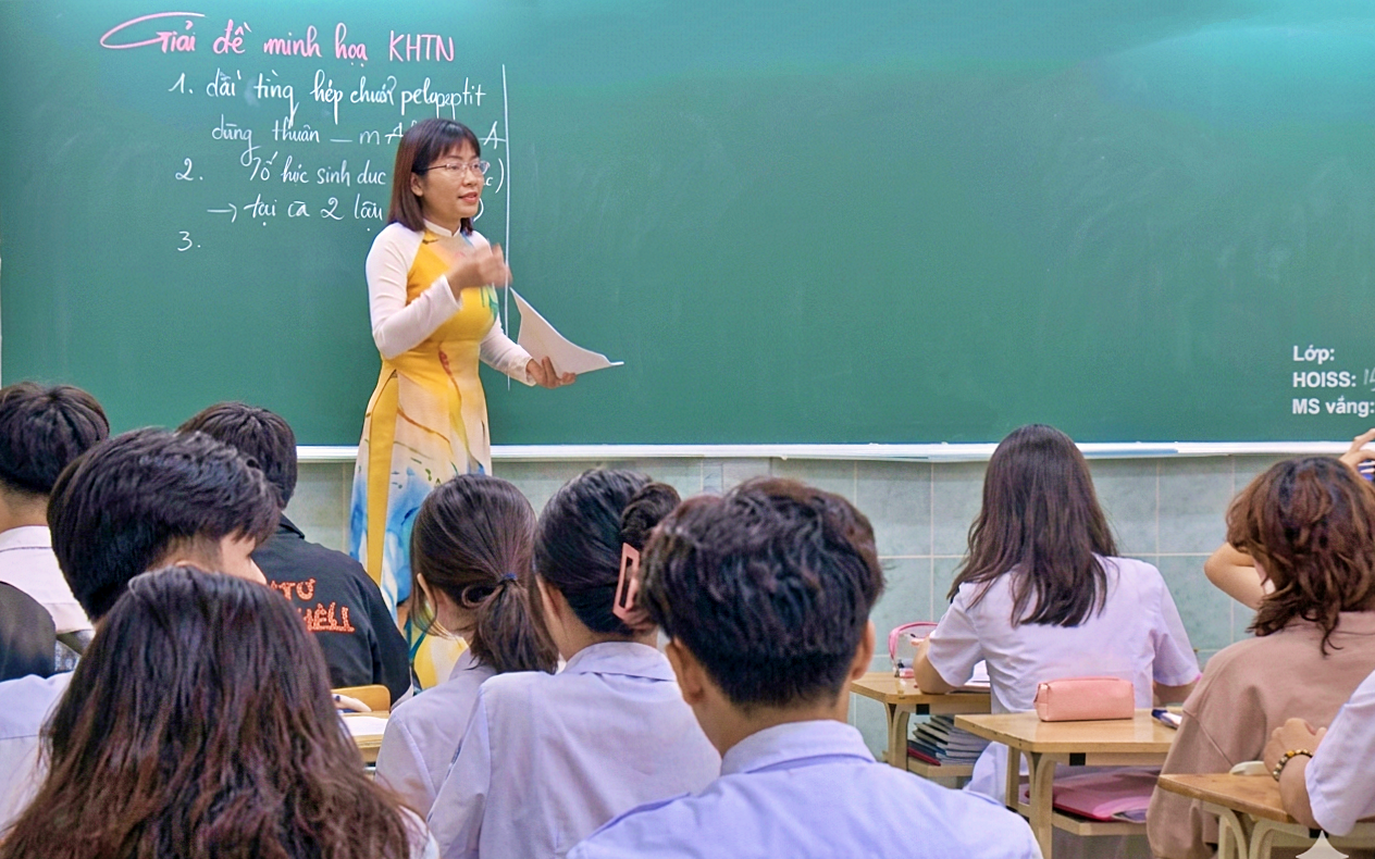 Truy lĩnh lương gi&aacute;o vi&ecirc;n bị xếp sai hạng: Trả lại sự c&ocirc;ng bằng sau những "bất cập" - Ảnh 2.