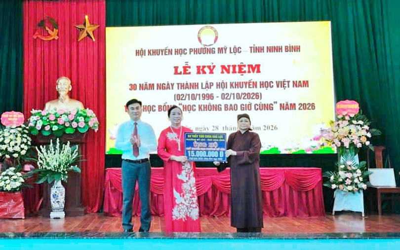 Khuyến học Ninh B&igrave;nh lan tỏa y&ecirc;u thương, tiếp sức gần 33.000 học sinh tới trường - Ảnh 6.