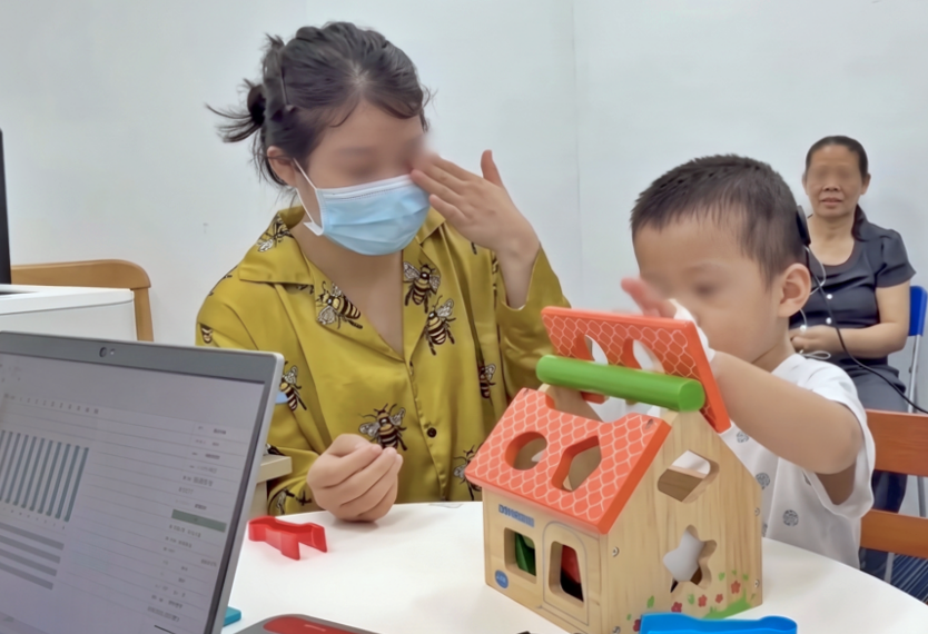 Lần đầu Việt Nam cấy điện cực th&iacute;nh gi&aacute;c th&acirc;n n&atilde;o cho trẻ điếc bẩm sinh - Ảnh 1.