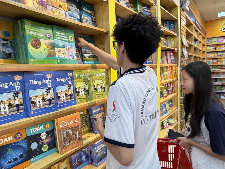 Ban B&iacute; thư gi&aacute;m s&aacute;t to&agrave;n diện gi&aacute;o dục phổ th&ocirc;ng, trong đ&oacute; c&oacute; nội dung s&aacute;ch gi&aacute;o khoa - Ảnh 1.