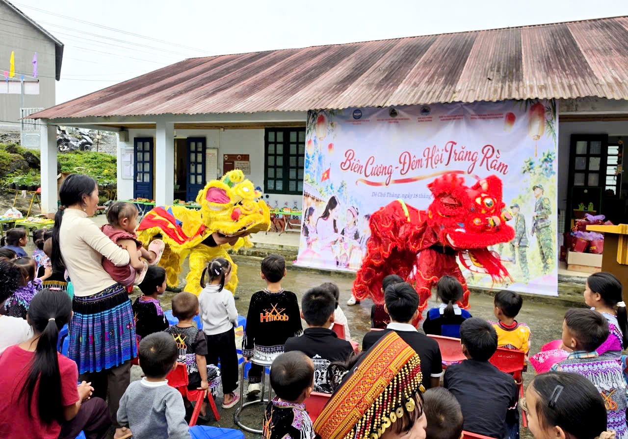 “Biên cương đêm hội trăng rằm” ở Lào Cai - Ảnh 12.