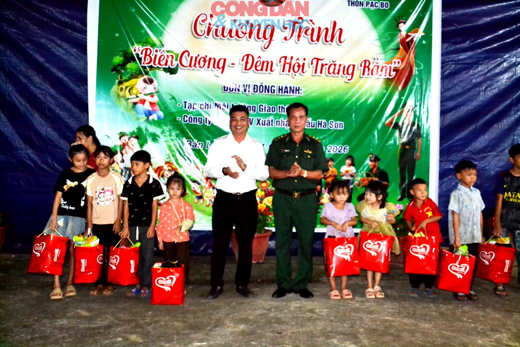 Ấm &aacute;p trăng rằm ở bi&ecirc;n giới Bản Lầu - Ảnh 7.