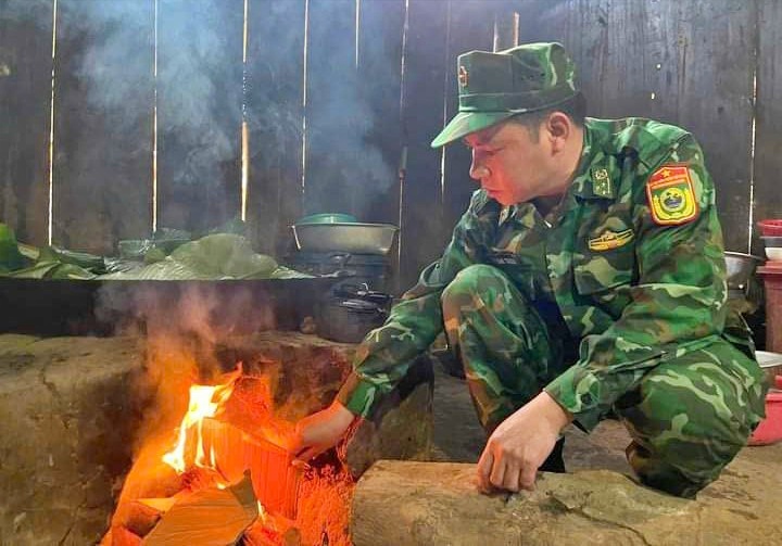 Chuyện về một "C&ocirc;ng d&acirc;n học tập" mang qu&acirc;n h&agrave;m xanh nơi ng&agrave;n m&acirc;y bi&ecirc;n giới  - Ảnh 7.