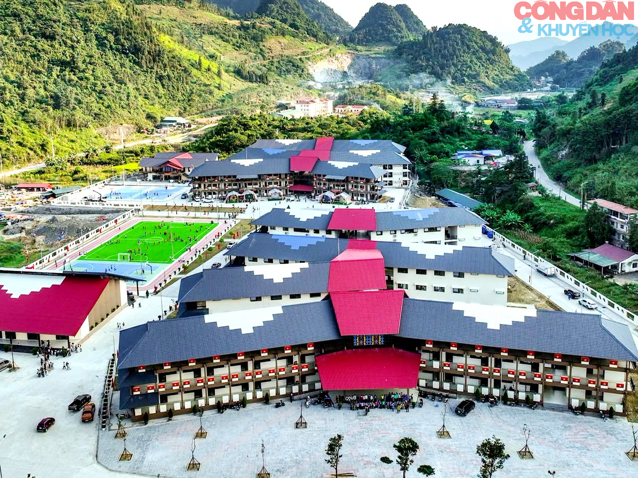 Trường mới thắp s&aacute;ng tương lai tr&ecirc;n n&uacute;i cao bi&ecirc;n giới Mường Khương - Ảnh 2.