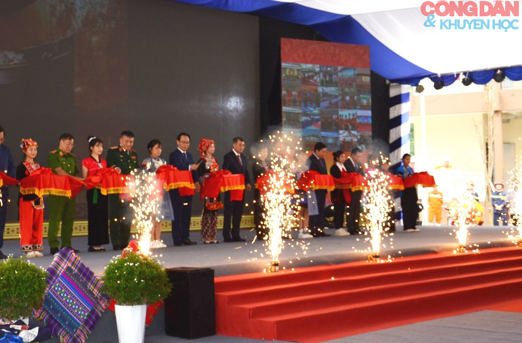 Trường mới thắp s&aacute;ng tương lai tr&ecirc;n n&uacute;i cao bi&ecirc;n giới Mường Khương - Ảnh 9.