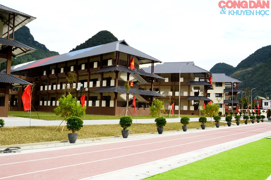Trường mới thắp s&aacute;ng tương lai tr&ecirc;n n&uacute;i cao bi&ecirc;n giới Mường Khương - Ảnh 3.