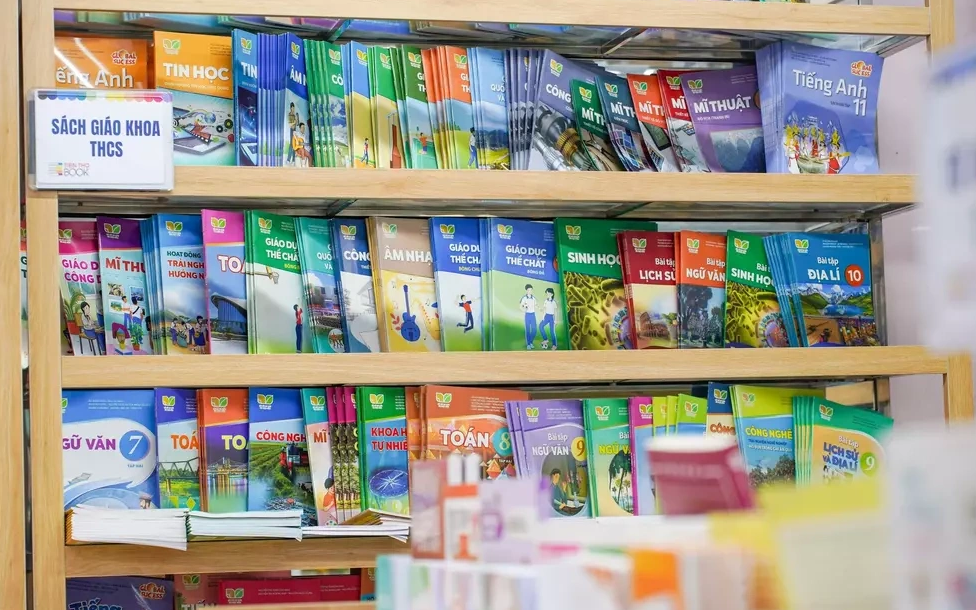 Thiếu sách giáo khoa trước năm học mới dù nguồn cung đã được chuẩn bị? - Ảnh 3.