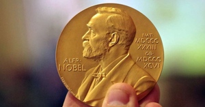 Ngày 7/10 theo giờ Na Uy (chiều 7/10 giờ Việt Nam), Ủy ban Giải Nobel Na Uy tuyên bố Giải Nobel Hòa bình năm 2022 đã thuộc về hai tổ chức ở Nga và UKraine, cùng một cá nhân người Belarus.